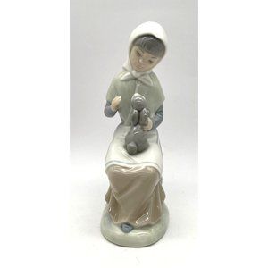 Vtg. NAO Lladro Figurine Woman with Rabbit #522G Spain